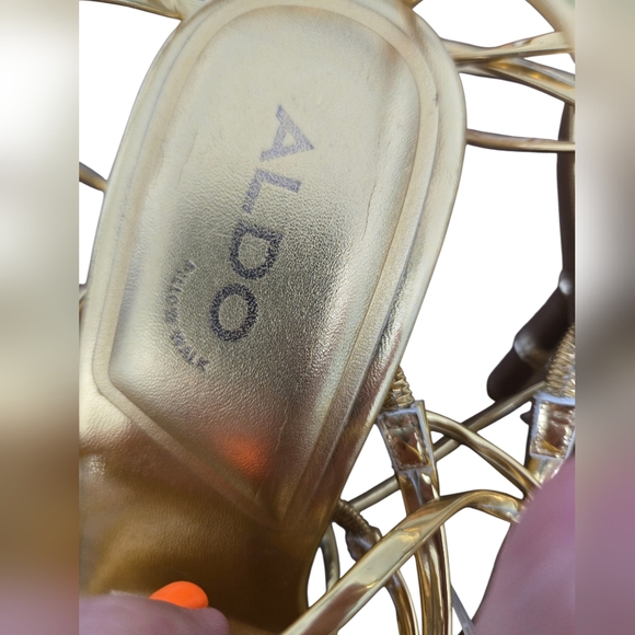 Aldo Gold Strappy Women's Sandals Size 6.5 - Picture 2 of 7